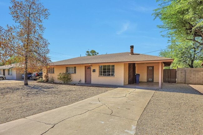 Building Photo - WALK TO ASU.  6 Bed 4 Bath right near campus