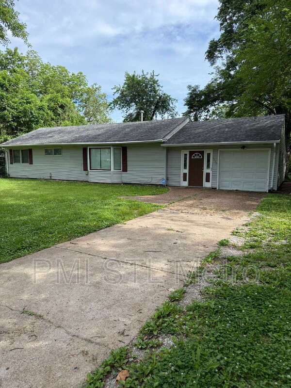 Building Photo - 1510 Trampe Ave