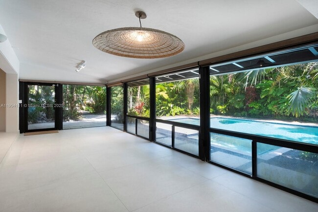 Building Photo - 1107 NE 118th St