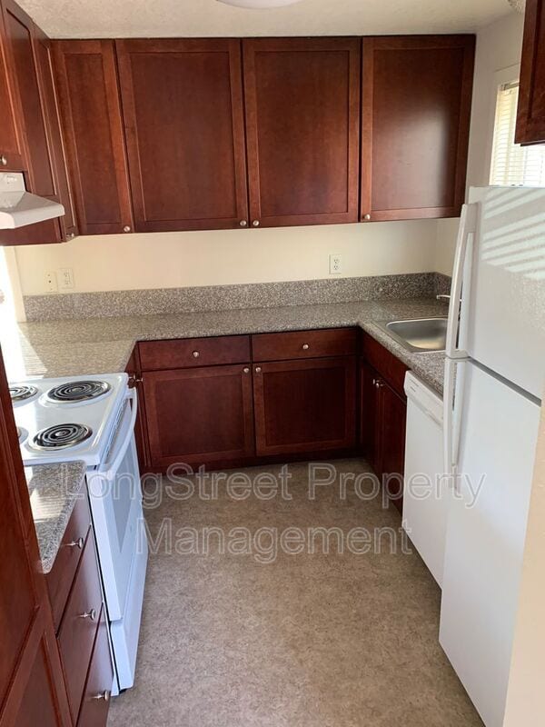 Photo - 654 SW 7th St Unidad #9