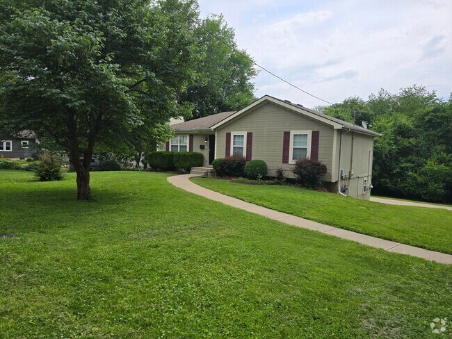 Building Photo - Huge three bedroom home available for rent