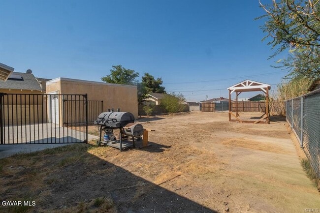 Photo - 2725 Desert St