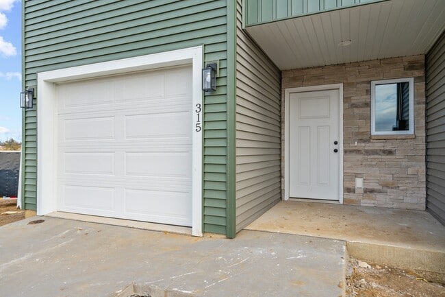 Photo - 311 Hickory Dr