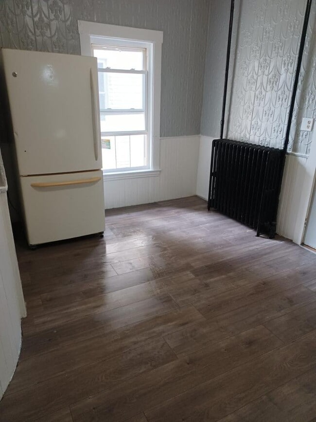 Photo - 204 Blake St