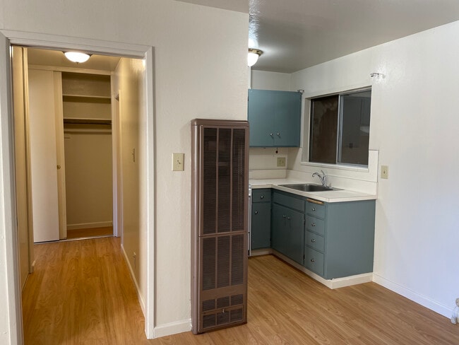 Photo - 2033 Haste St