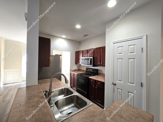 Photo - 250 Amal Dr SW