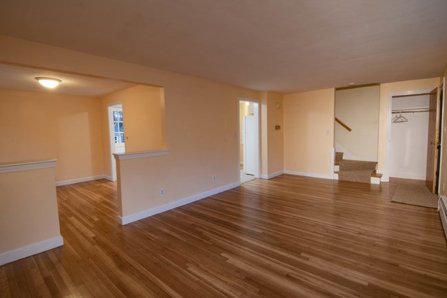 Living room and entrance - 221 School St Unit L