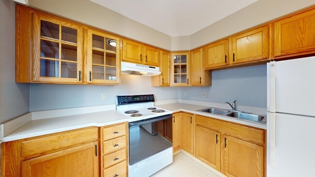 Photo - 2275 Warren Rd Apartments