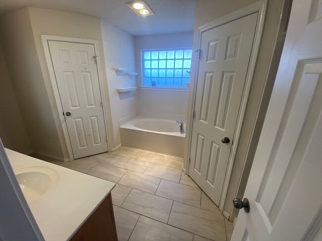 Photo - 6708 86th St