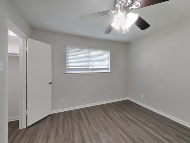 Photo - 4227 Burkegate Dr