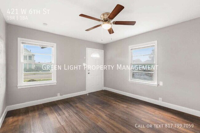 Photo - 421 W 6th St