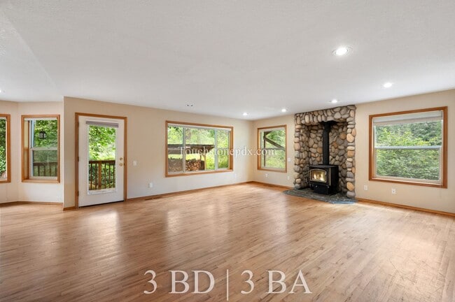 Scenic 3BD|3BA Alongside the Sandy River - Scenic 3BD|3BA Alongside the Sandy River House