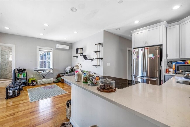 Building Photo - 8 W Bellflower St Unit 3 Rental