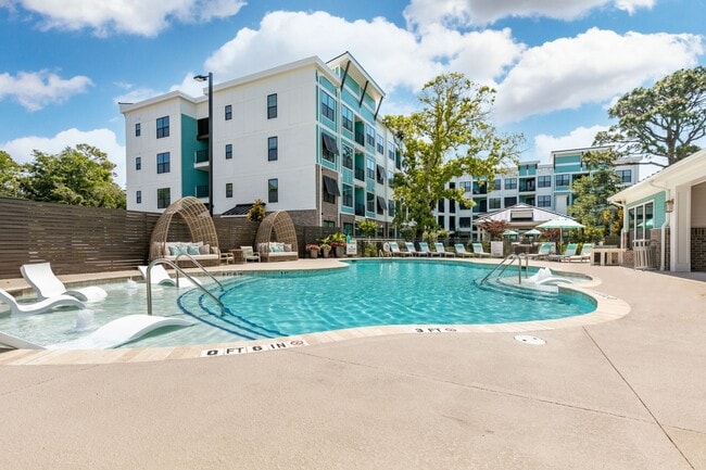 Photo - Hawthorne at Oleander