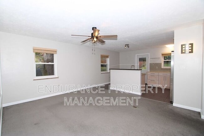 Photo - 1646 Raglan St
