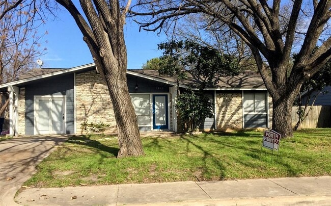 Photo - 2802 Loyola Ln House