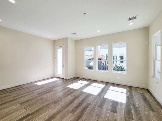 Photo - 5931 Beall St