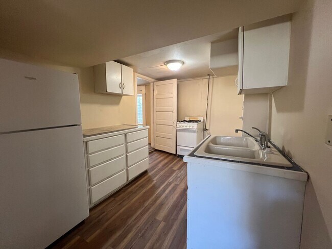 11 Aldeah Ave Unit C