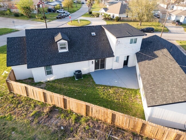 Photo - 1402 Bayou Shore Dr