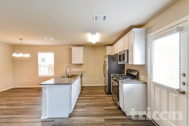 Photo - 8902 Lamus Wheel House