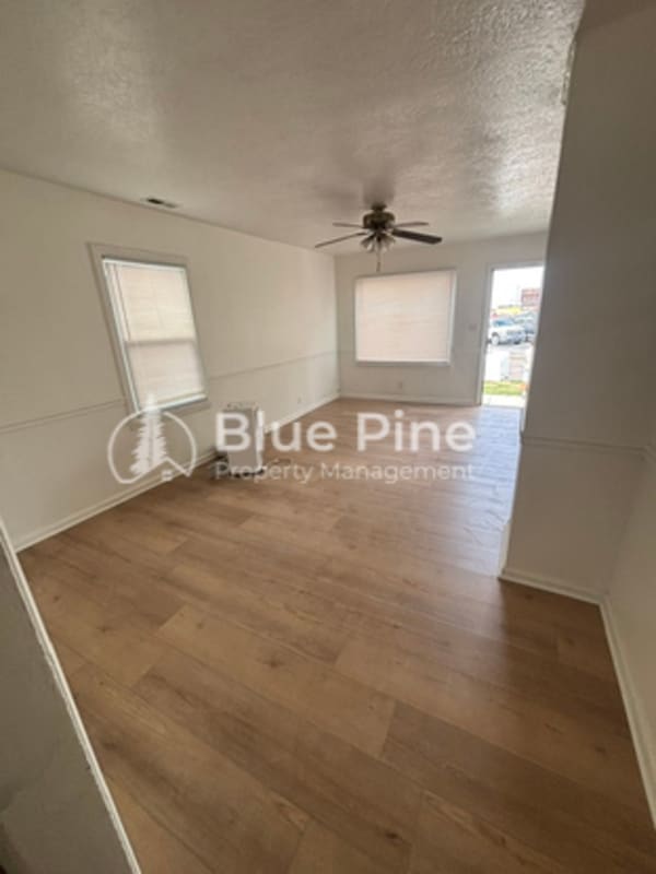 Photo - 439 E Wyeth St