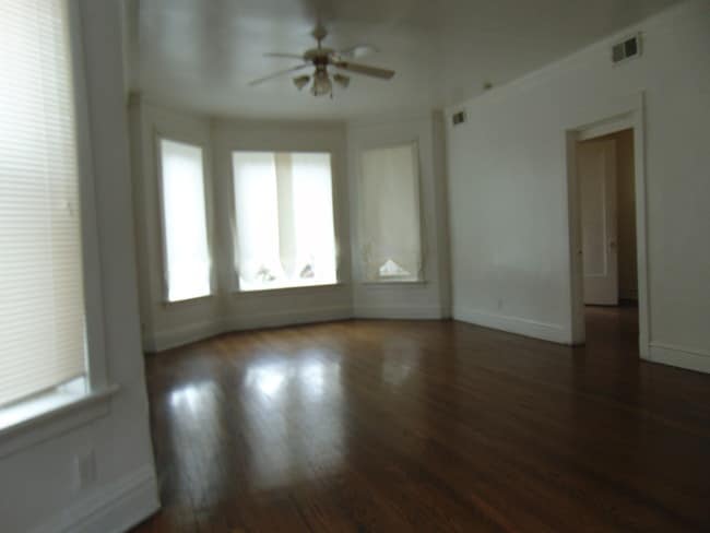 Photo - 7342 S Harvard Ave Unidad 2