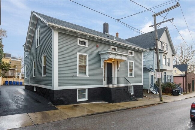 Building Photo - 13 Sherman St Unit 4 Rental
