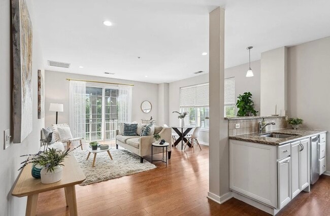 Building Photo - 443 2nd St Unit 412 Rental