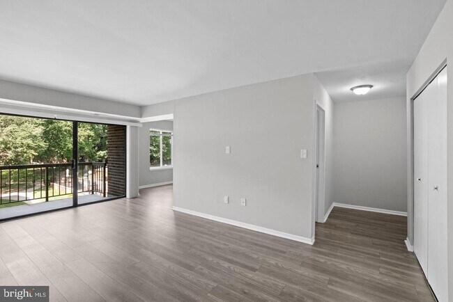 9728 Kingsbridge Dr Unit 302
