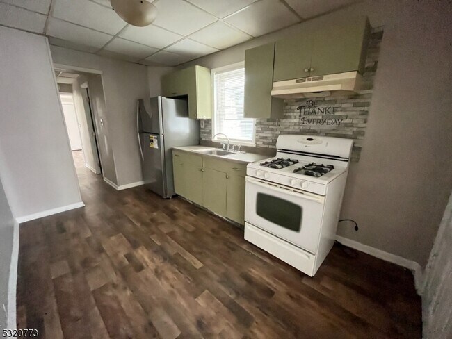 Photo - 53-53 Glen Ave Unidad 1