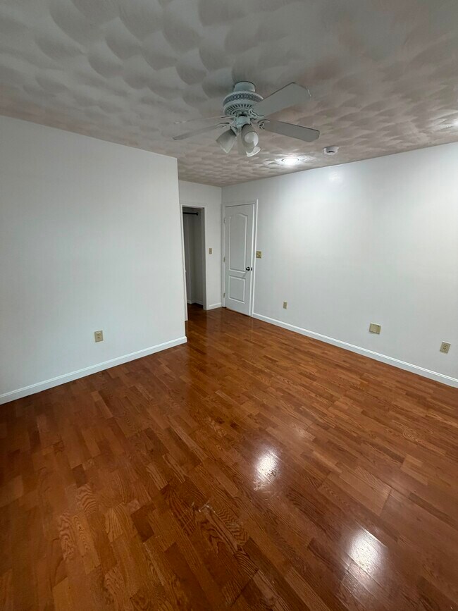 Photo - 132 W Selden St Unit 132 Selden