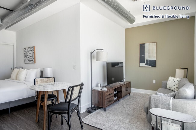 Building Photo - 4210 Del Rey Ave Rental