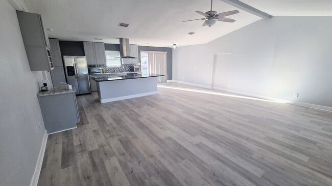 Building Photo - 15865 Shatterway Ln Unit A