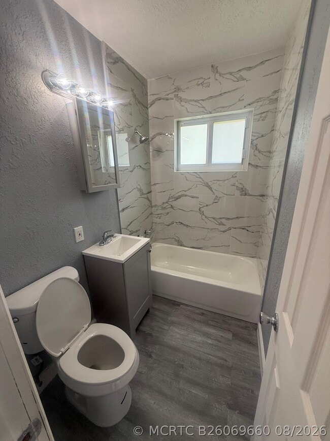 Photo - 630 E Dayton Cir