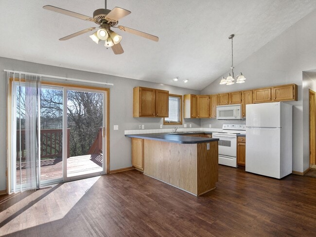 Building Photo - Limited Time Offer $500 Off First Month's Rent... Quiet Family Home with the Feeling of Country L...