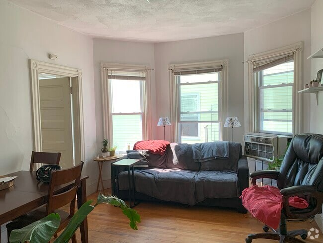 Building Photo - 15 Saint Paul St Unit 2 Rental