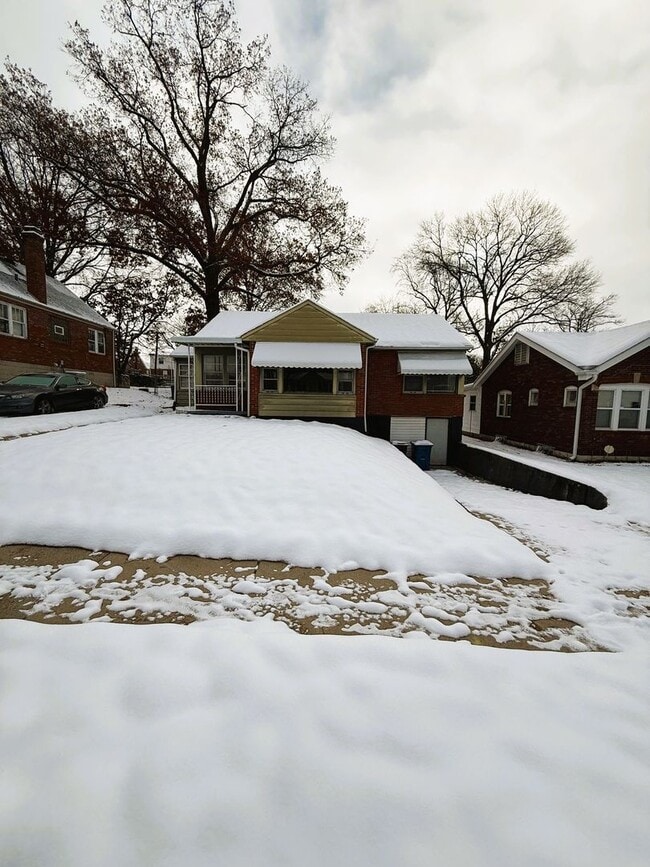 Photo - Spacious 2 Bedroom Rental!