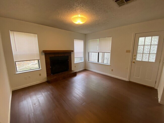 Photo - Cozy 2 bd/2.5 bath NW Austin Home