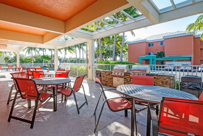 03-Pueblo Costero-entonces-005 - Eagle Walk Off-Campus Student Housing