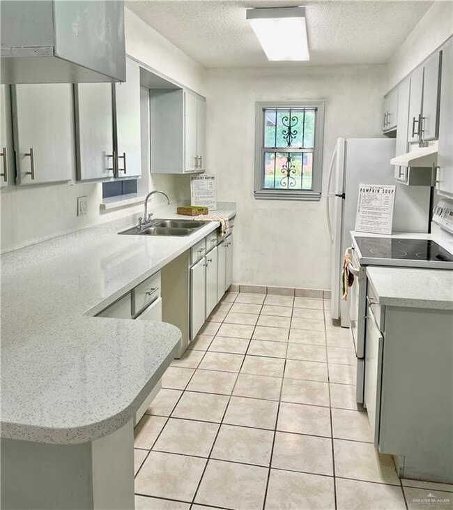 Photo - 20 Goldcrest Ave
