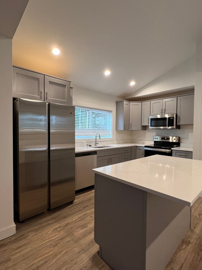 Photo - 616 E Myrtle St