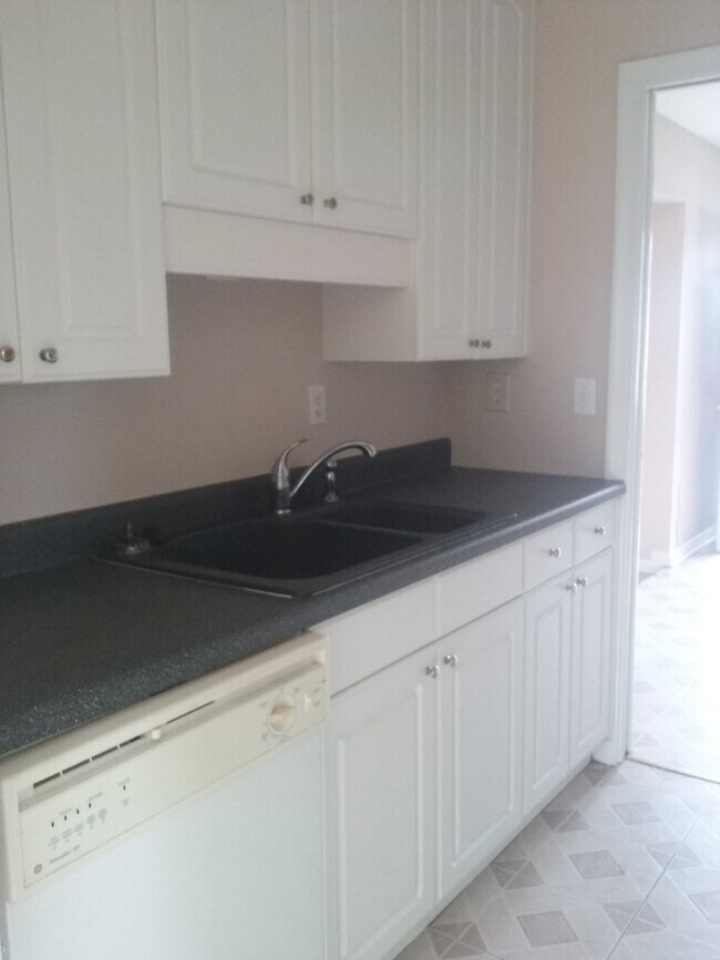 Photo - 3 Bed 1 Bath Home | Pet Friendly | Washer ...