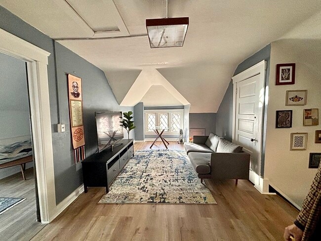 Photo - 10815 Drexel Ave