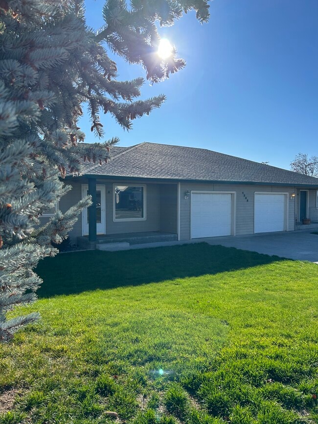 Building Photo - 405 Valleyview Ave