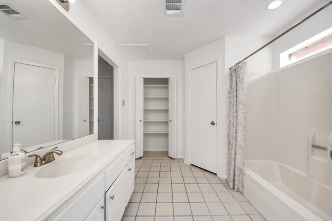 Building Photo - 5306 Mossgrey Ln