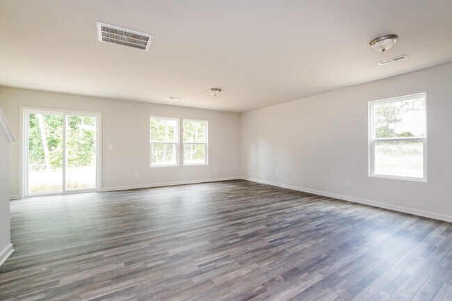 Photo - 1058 Manor Dr