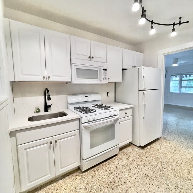 Photo - 1614 NE 7th St