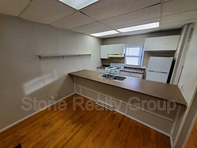 Photo - 810 4th Ave Unit Apt B