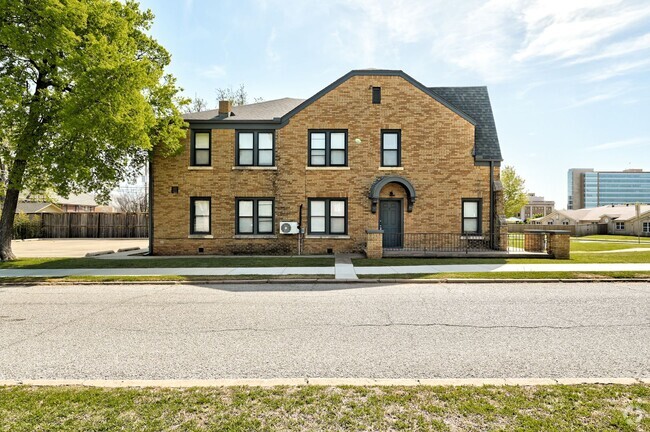 Building Photo - NE 14th St Quadplex Unit 2 Rental