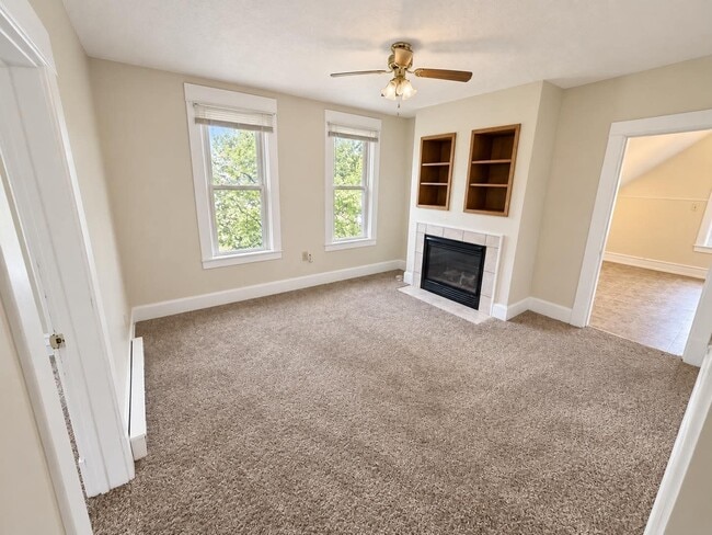 215 3rd Ave NE Unit 215 3rd Ave NE Upper unit